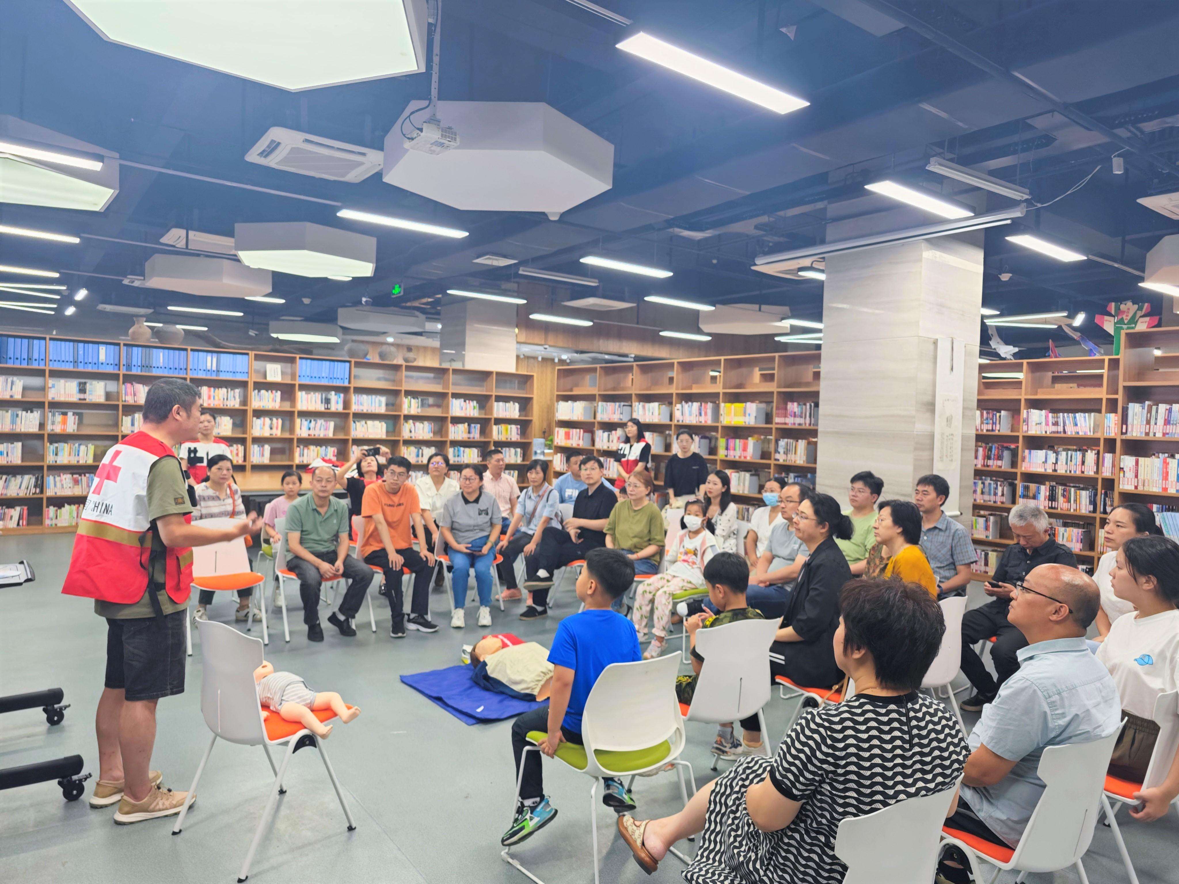 民盟淮安市委开展暑期急救公益培训活动.jpg